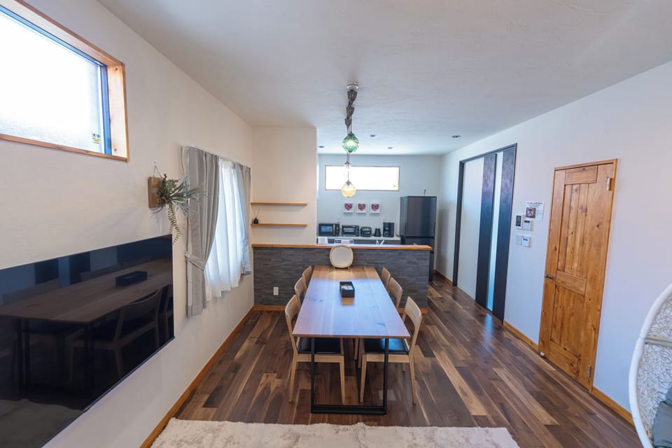 Basic House | Dining