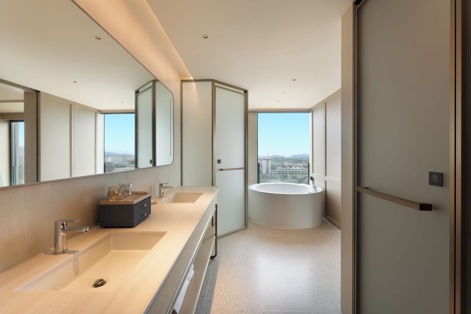 Executive Suite, Hill View | Bathroom | Shower, free toiletries, hair dryer, bathrobes