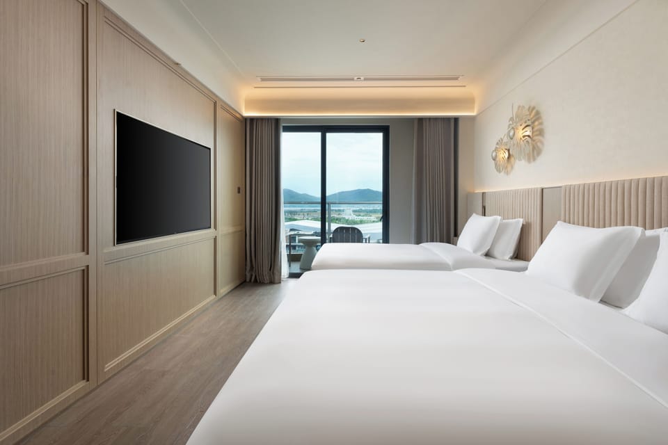 Family Suite, Mountain View | Down comforters, minibar, desk, blackout drapes