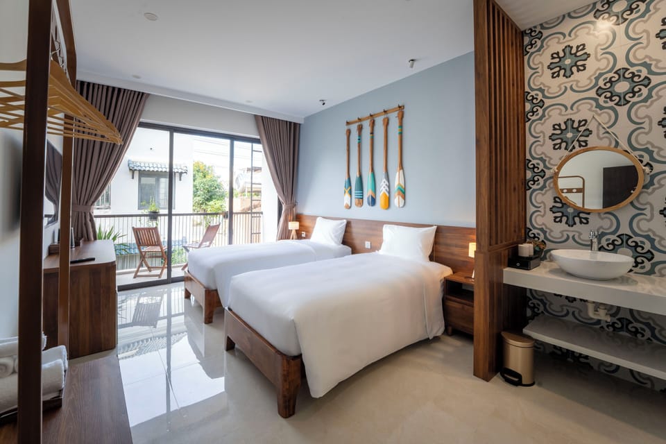 Standard Twin Room | Desk, laptop workspace, free WiFi, bed sheets