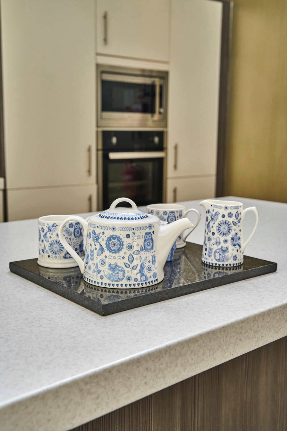 Little touches that make it feel like home. Help yourself to our charming tea service and settle in.