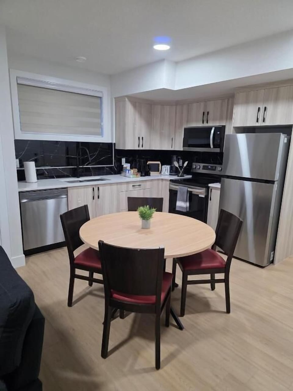 Apartment, 2 Bedrooms | Dining room
