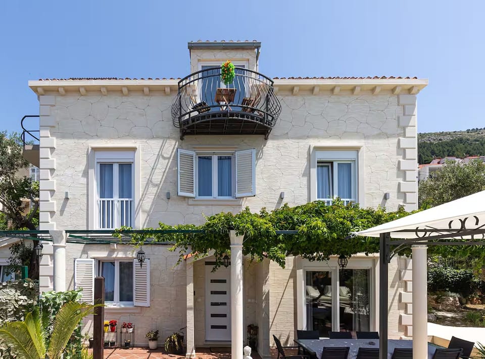 Apartment (Three Bedroom Apartment with Sea View) | Exterior