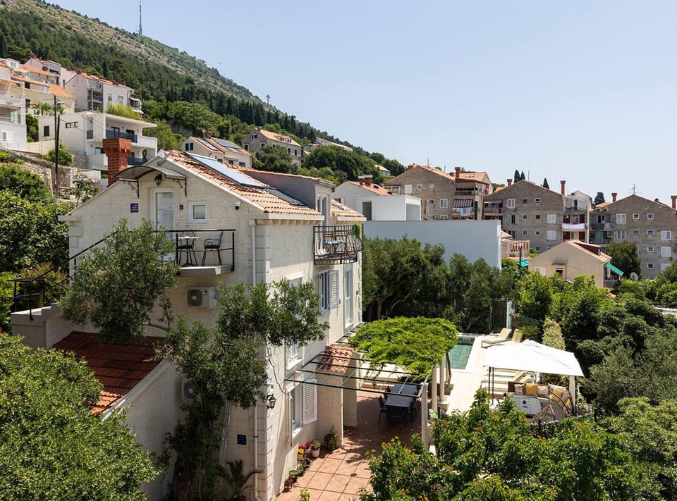 Apartment (Three Bedroom Apartment with Sea View) | Exterior