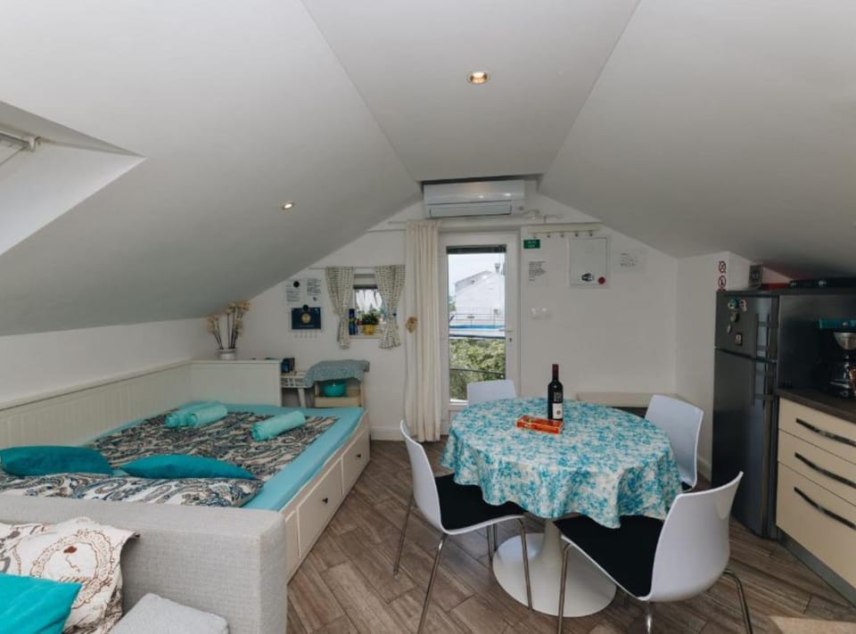 Apartment (Two Bedroom Apartment with Sea View a) | 2 bedrooms, cribs/infant beds