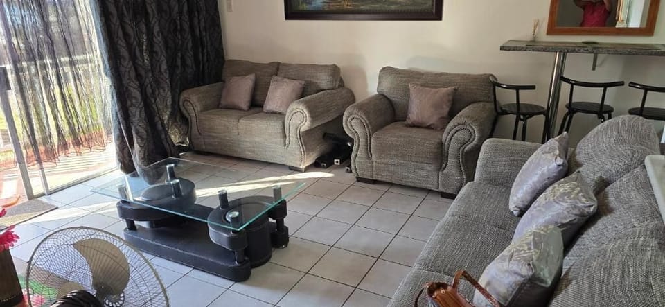 Apartment, 3 Bedrooms | Living room