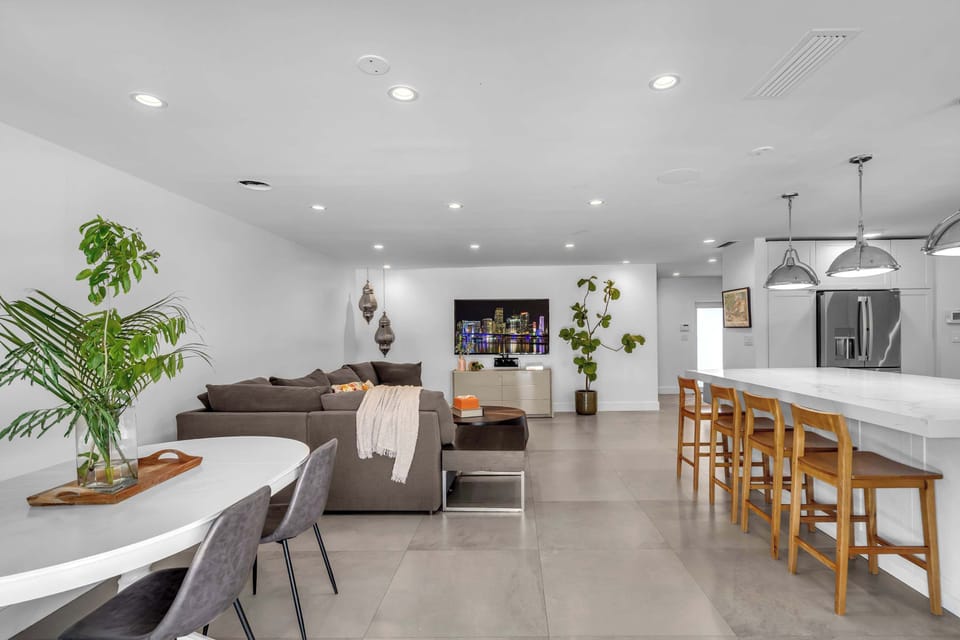 Sip morning coffee or an evening cocktail at the banquette table​