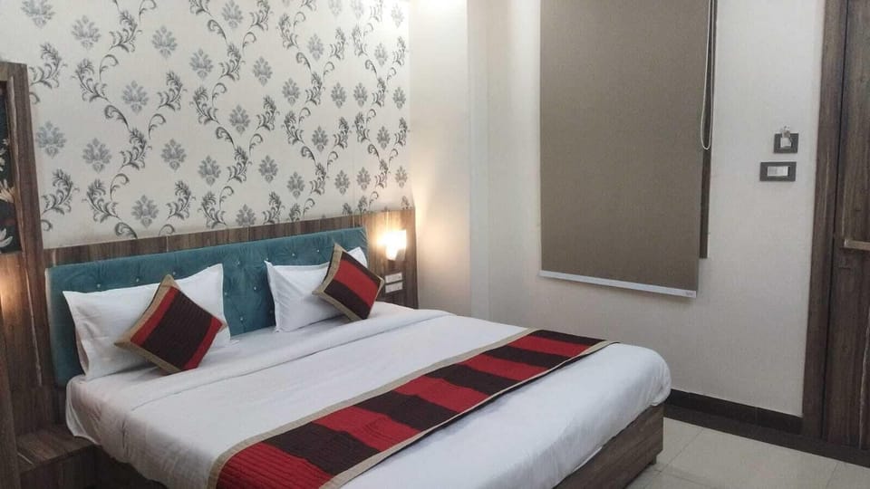 Deluxe Room | Desk, free WiFi
