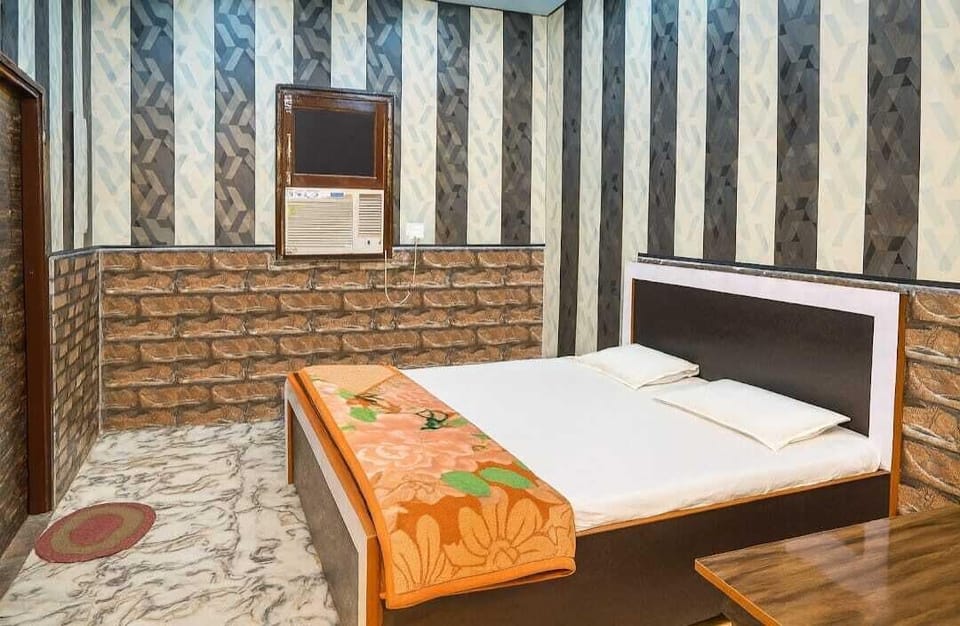 Deluxe Room | Rollaway beds, free WiFi, bed sheets