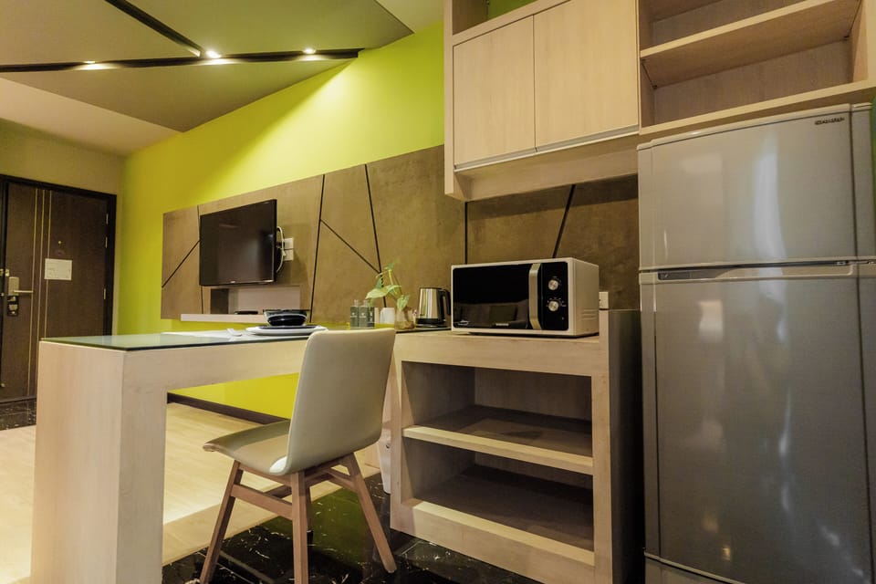 Deluxe Room | Private kitchen | Fridge, coffee/tea maker, electric kettle