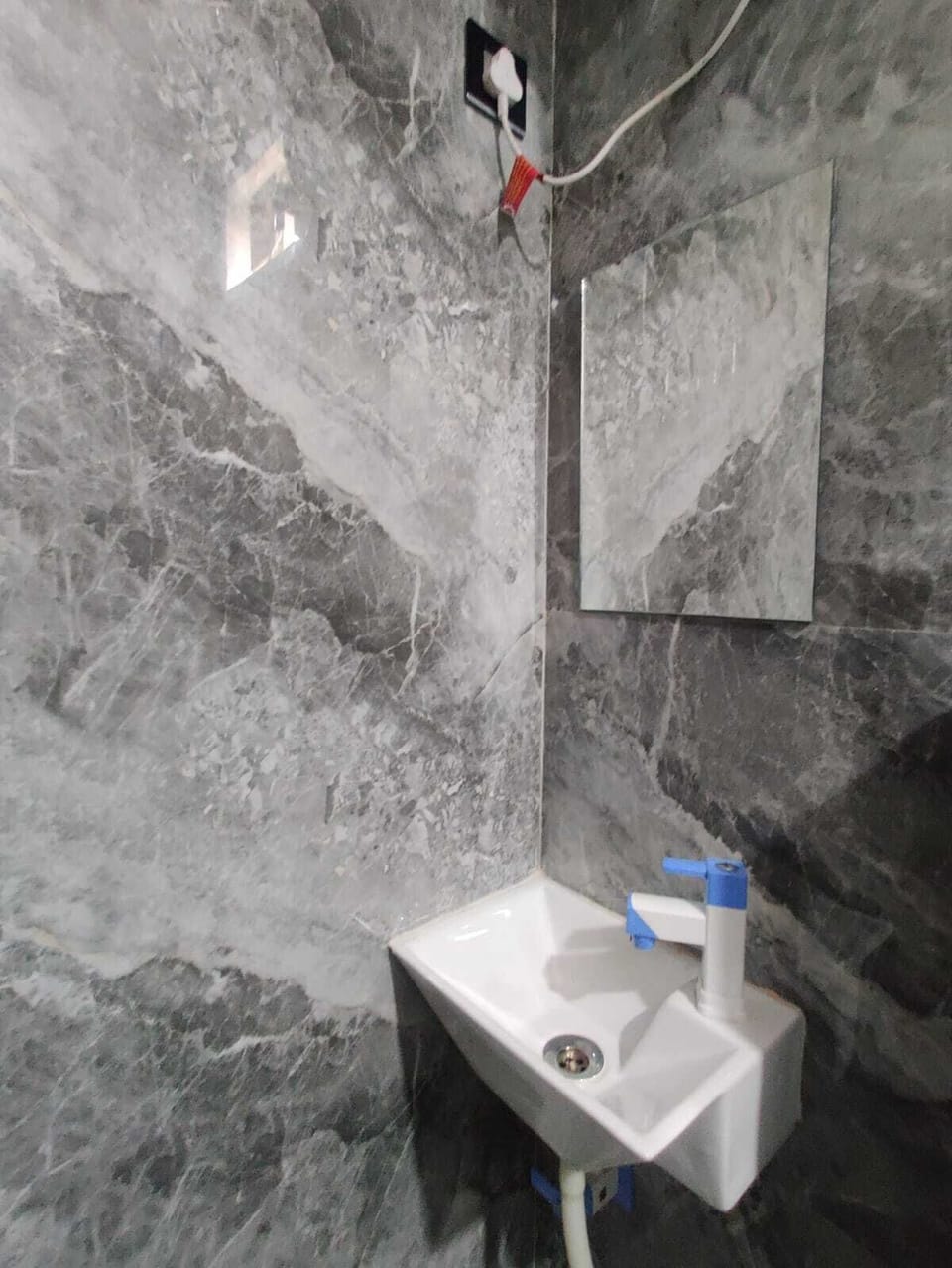 Towels, soap, shampoo, toilet paper