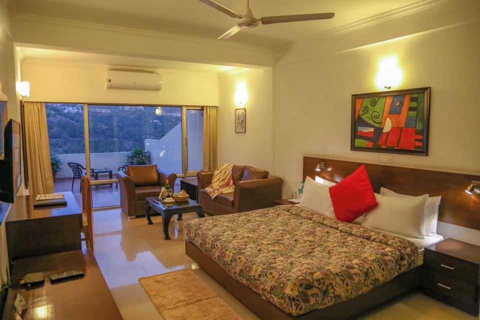 Luxury Double Room, Balcony, Valley View | Laptop workspace, iron/ironing board, free WiFi