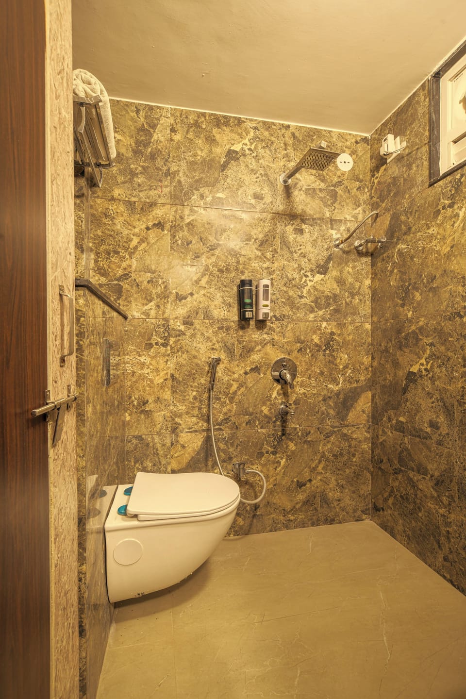 Deluxe Double Room, 1 King Bed, City View | Bathroom | Shower, hair dryer, slippers, bidet