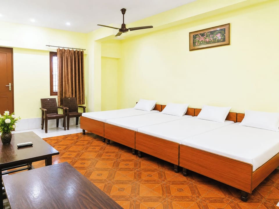 Deluxe Quadruple Room | Hypo-allergenic bedding, desk, soundproofing, free WiFi