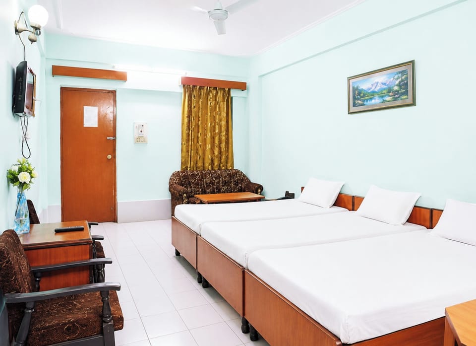Hypo-allergenic bedding, desk, soundproofing, free WiFi