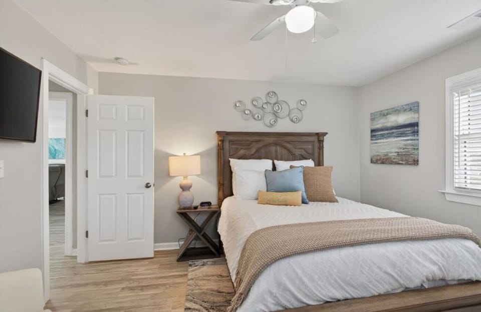 After a day on the bay or at the beach, this cozy retreat is the perfect place to recharge.