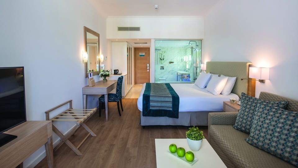 Superior Room, Pool View (Deluxe) | Minibar (some free items), in-room safe, desk, WiFi (free)