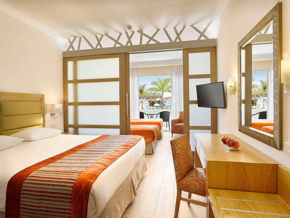 Free minibar items, in-room safe, desk, free WiFi