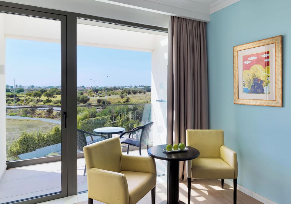 Deluxe Room, Courtyard View | Free minibar items, in-room safe, desk, free WiFi