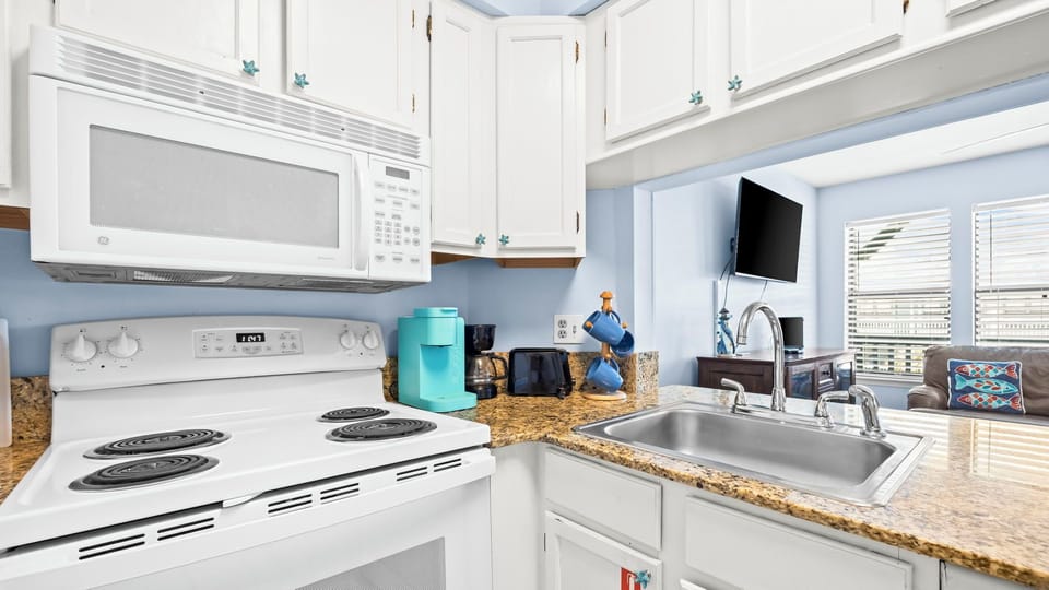 Sea Breeze 317 - Kitchen area