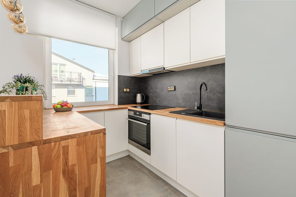 Family Apartment, Balcony, Courtyard View | Private kitchen | Electric kettle