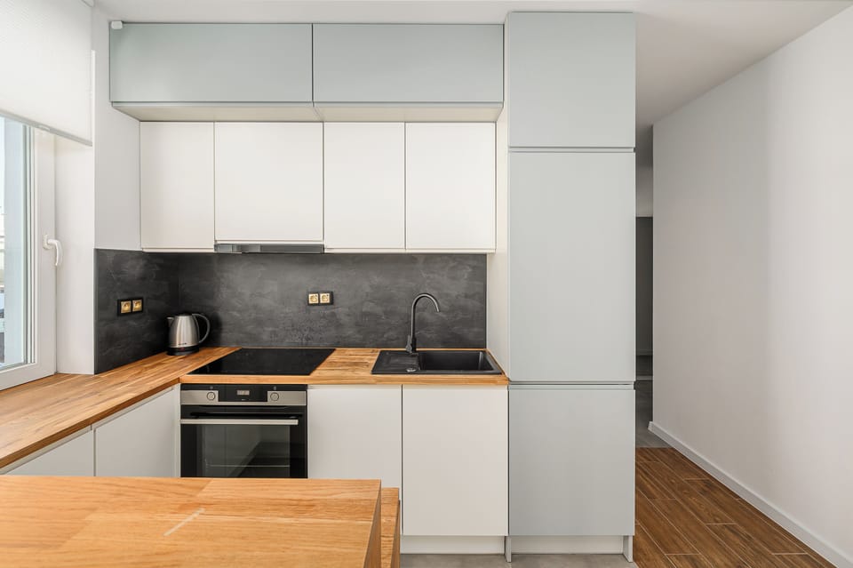 Family Apartment, Balcony, Courtyard View | Private kitchen | Electric kettle