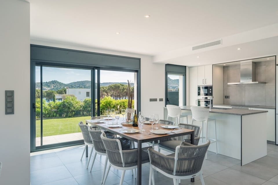 Open Living & Dining Area