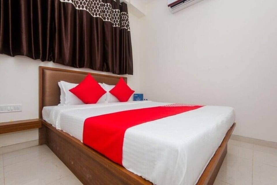 Deluxe Room, City View | Bed sheets