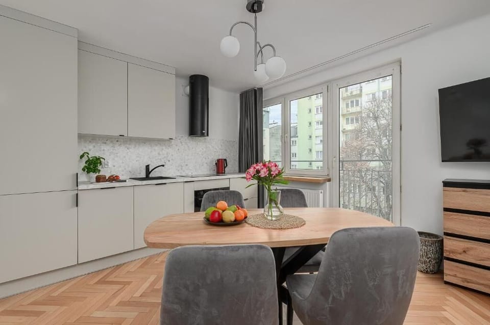 Classic Apartment, Balcony, City View | Dining