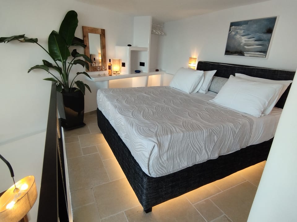 Small Villa with Loft & Private Pool | Desk, free WiFi
