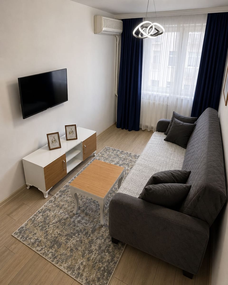 Classic Condo, Partial Sea View | Living area