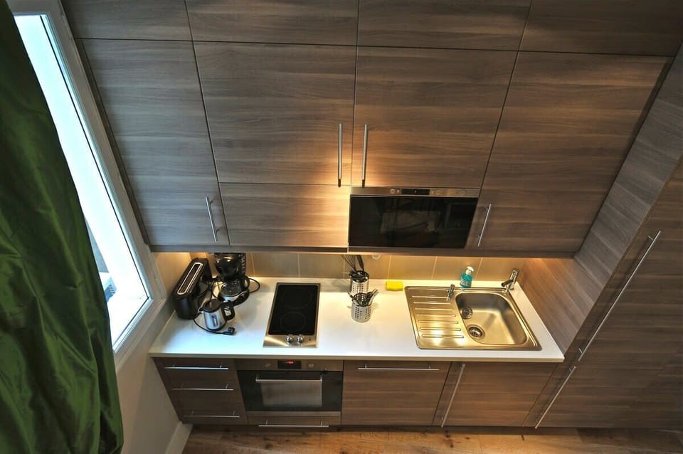 FULLL KITCHEN