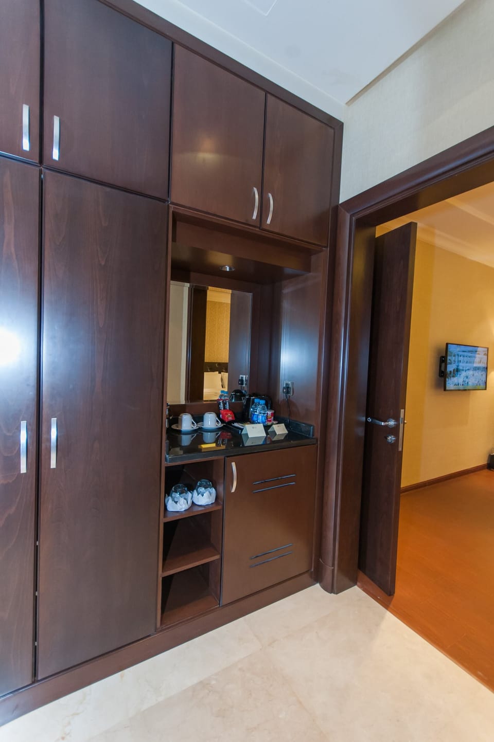 Standard Single Room, 1 Bedroom | Minibar, in-room safe, blackout drapes, soundproofing