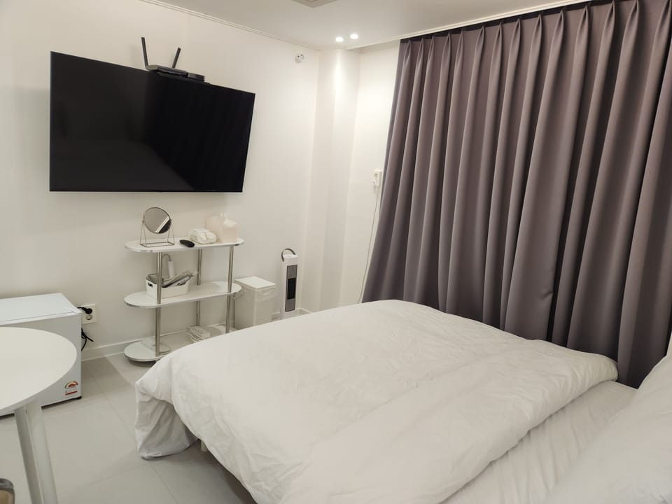 Standard Single Room, Non Smoking, Private Bathroom | Desk, soundproofing, free WiFi