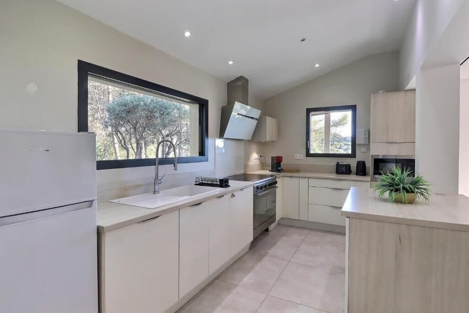Comfort House, Mountain View | Private kitchen | Espresso maker, coffee/tea maker, electric kettle