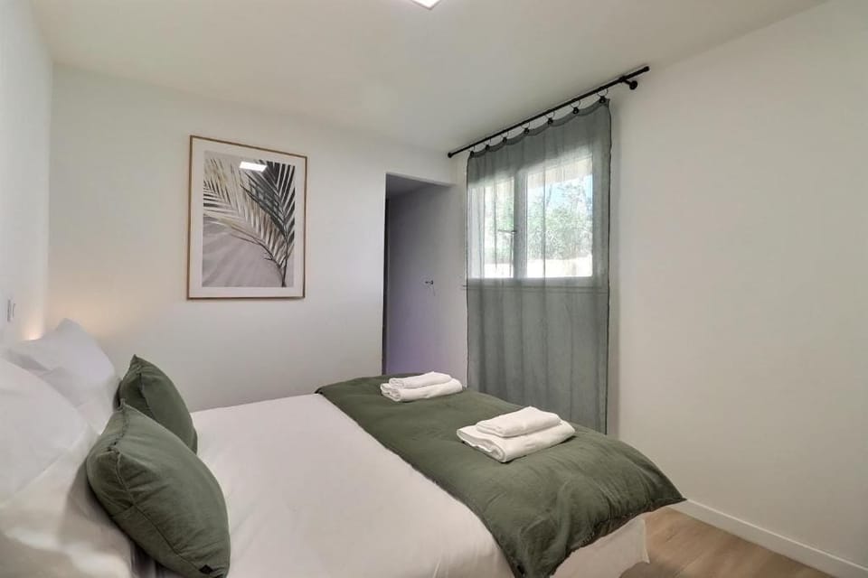 Comfort House, Mountain View | Iron/ironing board, free WiFi