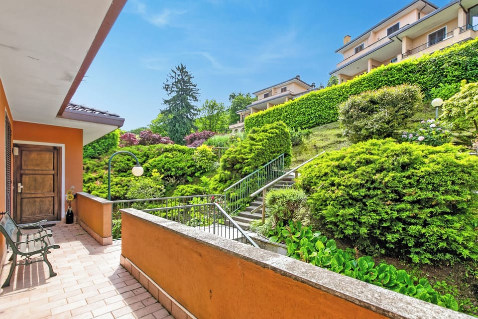 Family Apartment, 2 Bedrooms, 2 Bathrooms, Mountainside (Riflessi Di Luce Lake View) | Property grounds