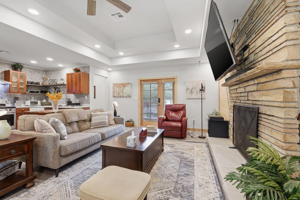 House, 3 Bedrooms | Living area | Smart TV, streaming services