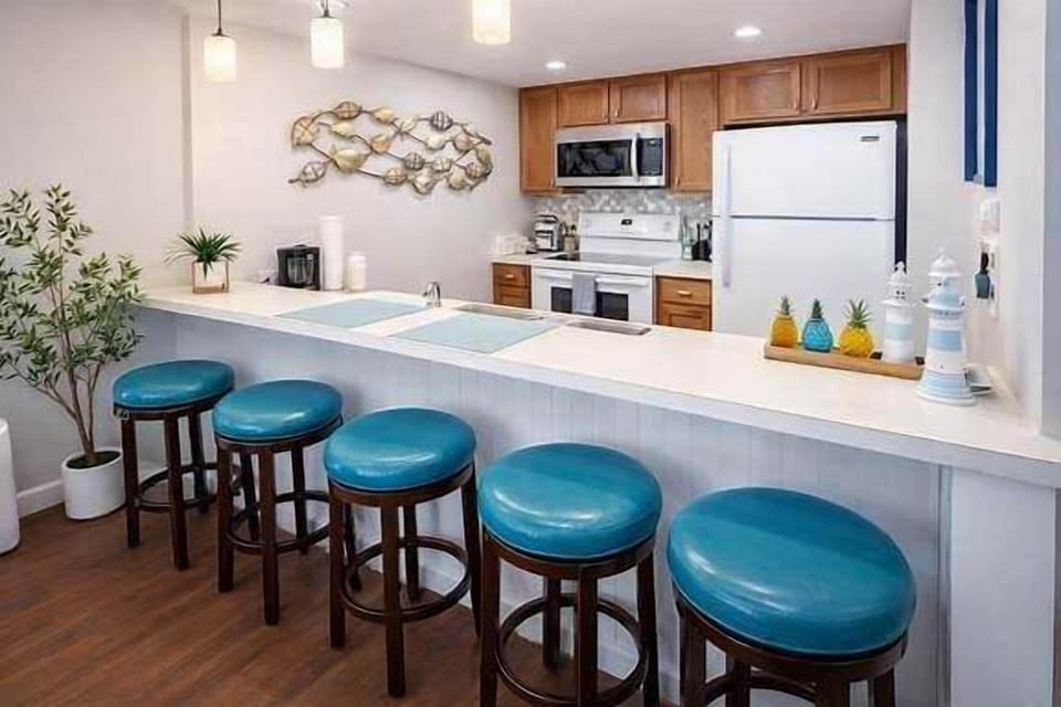 Apartment, 2 Bedrooms | Private kitchen | Fridge, oven, coffee/tea maker, toaster