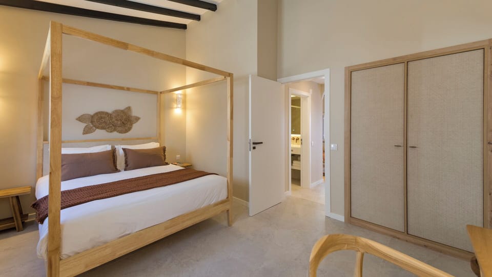 Villa | Hypo-allergenic bedding available, minibar, desk, WiFi (free)