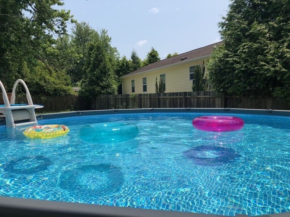Shipwrecked - small above-ground pool