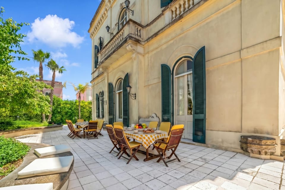Luxury Villa, 6 Bedrooms, Microwave (Villa Ciardo Luxury And Pool) | Outdoor dining