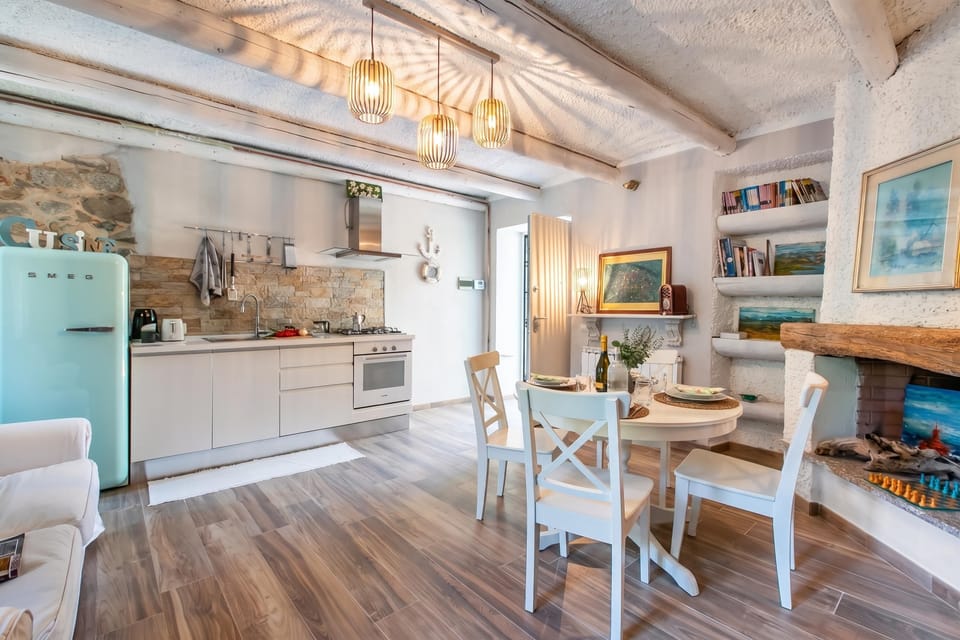 Family Apartment, 1 Bedroom, Balcony (Dimora Della Rocca Private Garden,) | Private kitchen