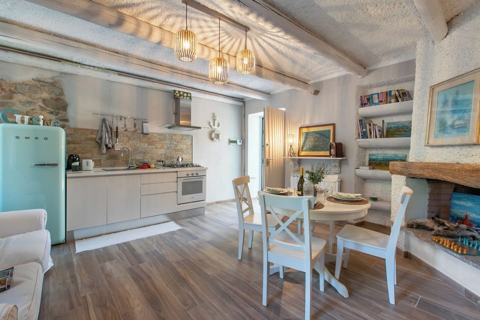 Family Apartment, 1 Bedroom, Balcony (Dimora Della Rocca Private Garden) | Private kitchen