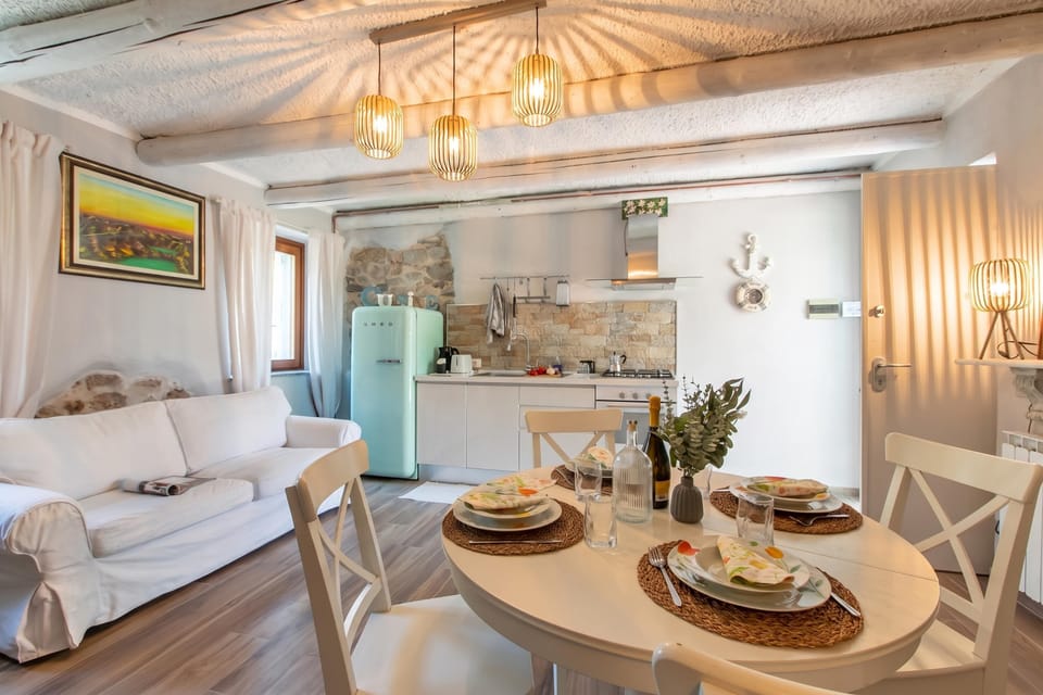Family Apartment, 1 Bedroom, Balcony (Dimora Della Rocca Private Garden,) | Interior