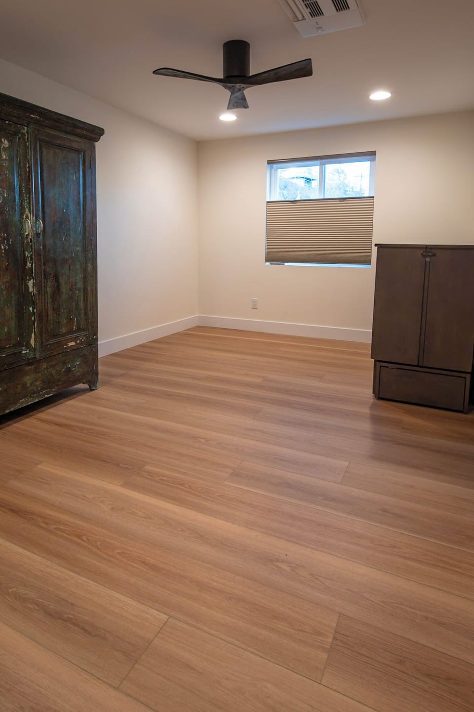 Second bedroom with a queen Murphy bed.