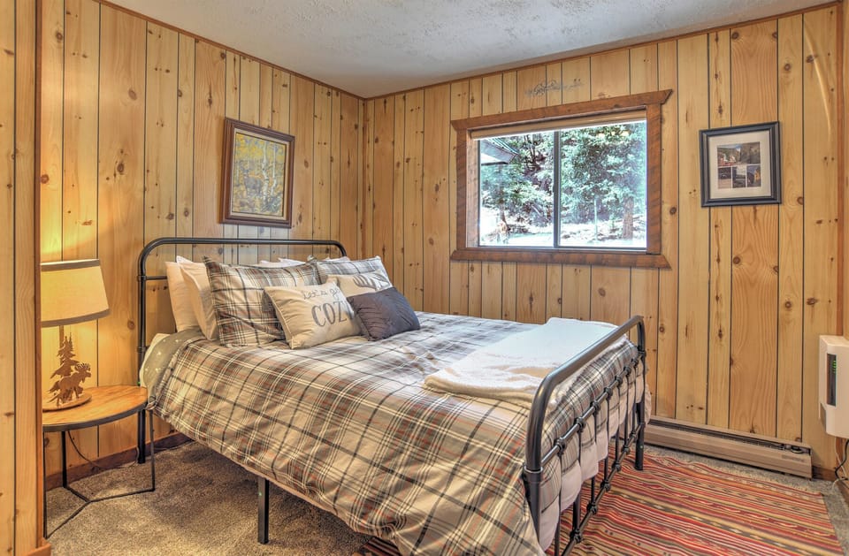 Ferguson Cabin - Main level second bedroom with queen bed.