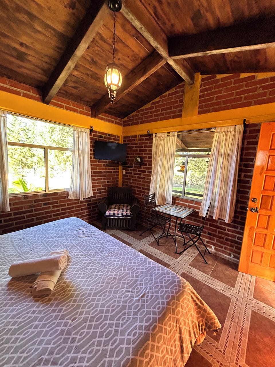 Comfort Suite, Patio, Garden View | Down comforters, WiFi (free), bed sheets