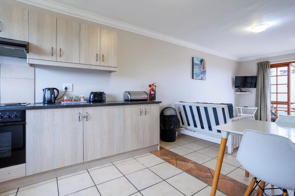 Family Apartment, 2 Bedrooms | Private kitchen | Electric kettle