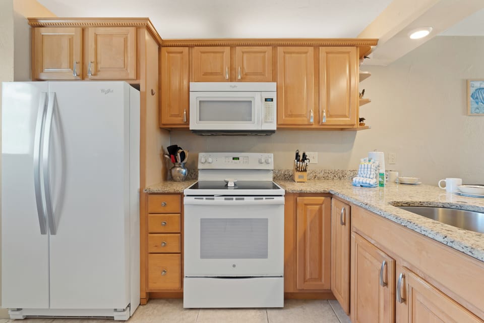 Functional Kitchen, Perfect for Beachside Stays!